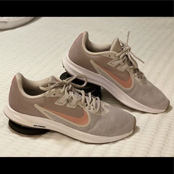 Nike Shoes - Women’s 8.5 - Nike Running Downshifter